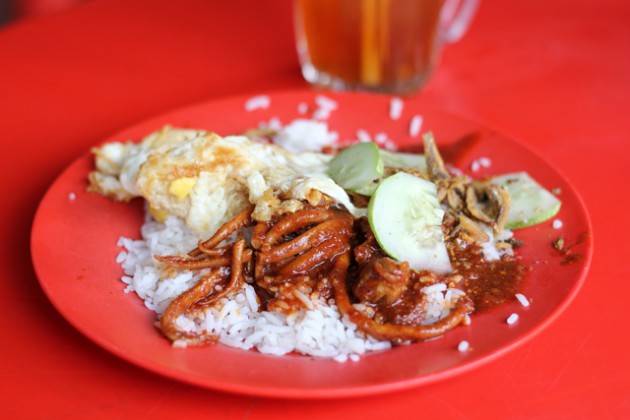 8 Incredibly Delicious Nasi Lemak in Kuala Lumpur (Halal) | Pamper.My