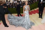 Rita Ora Vera Wang