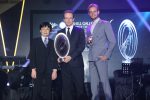 ajtt-x-dr-masanori-kondo-presenting-the-mens-watch-award-to-speake-marin