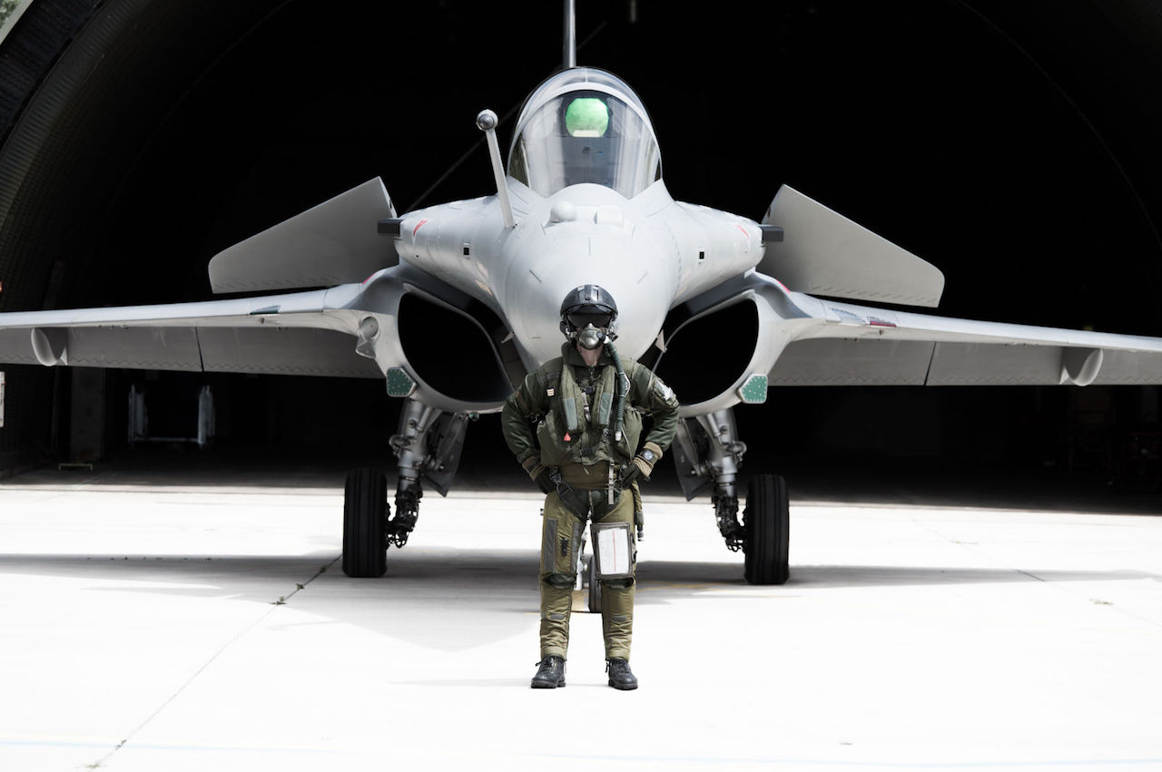 Rafale-pilot-wearing-BR-03.tif-1600